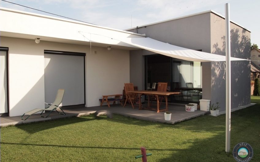 Somorja családi ház lapostetős típusterv (194 m²-es)